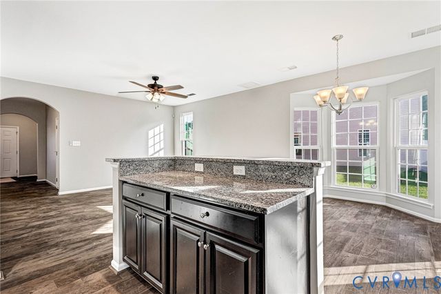 8926 Ringview Dr, Mechanicsville, VA 23116