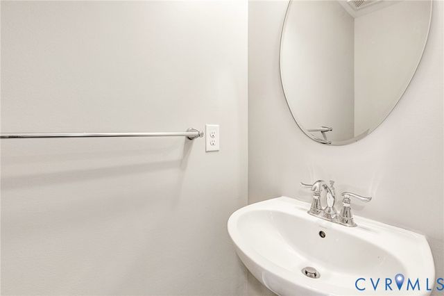 8926 Ringview Dr, Mechanicsville, VA 23116
