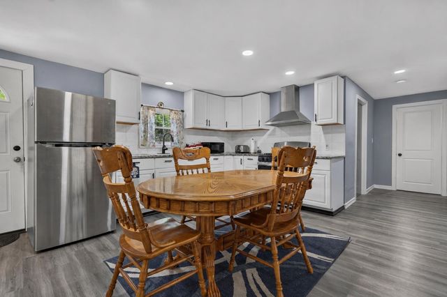 8 Acre Street, Raymond, NH 03077
