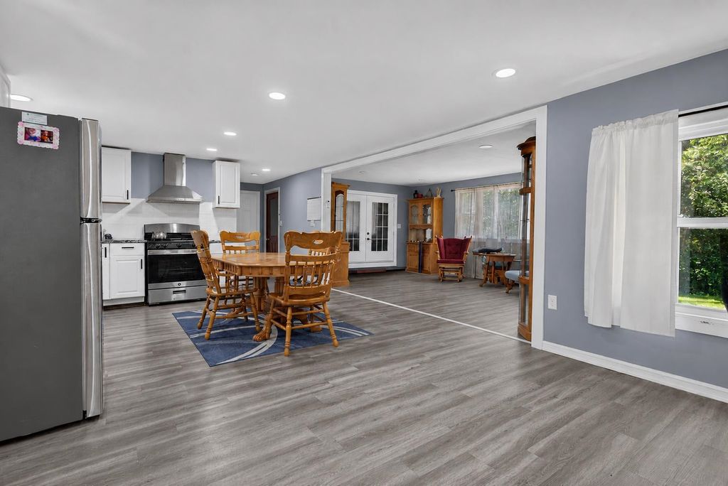 8 Acre Street, Raymond, NH 03077