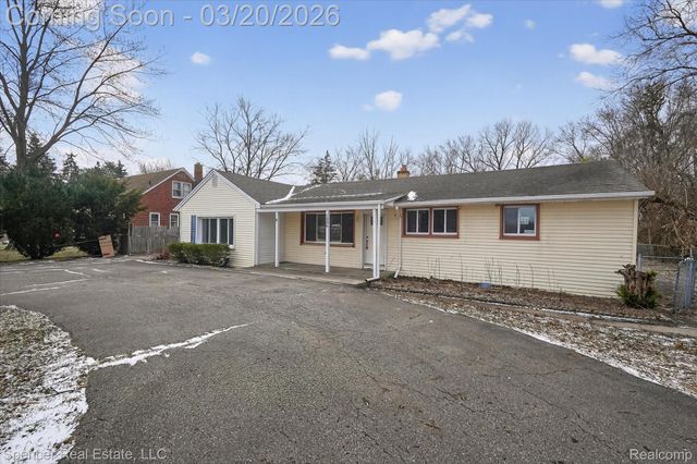 1336 E Long Lake Road, Troy, MI 48085