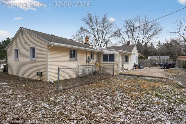 1336 E Long Lake Road, Troy, MI 48085