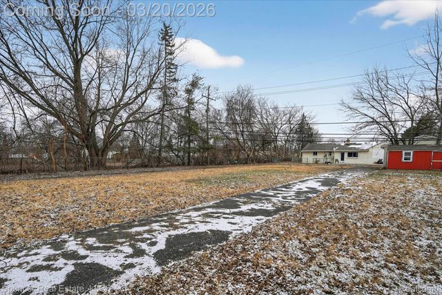 1336 E Long Lake Road, Troy, MI 48085