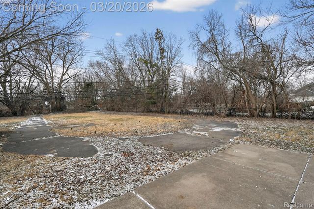 1336 E Long Lake Road, Troy, MI 48085