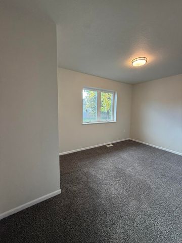 103 North Street, Urbana, IA 52345