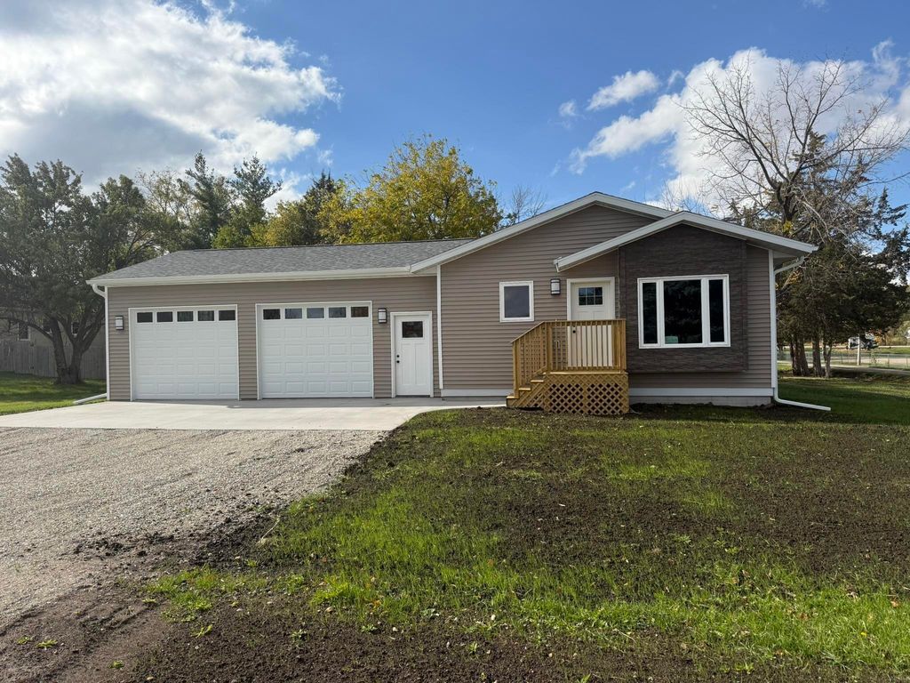 103 North Street, Urbana, IA 52345