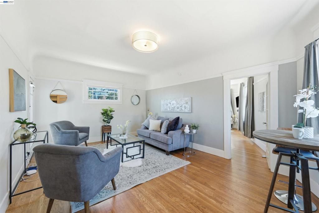 Image 11 of property listing at 2811 Market St, San Francisco, CA 94114