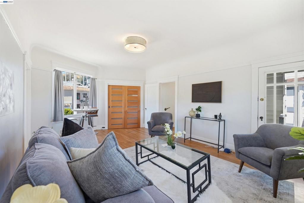 Image 14 of property listing at 2811 Market St, San Francisco, CA 94114