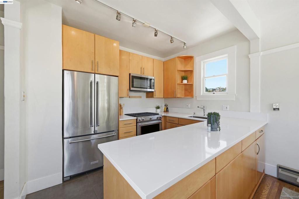 Image 15 of property listing at 2811 Market St, San Francisco, CA 94114