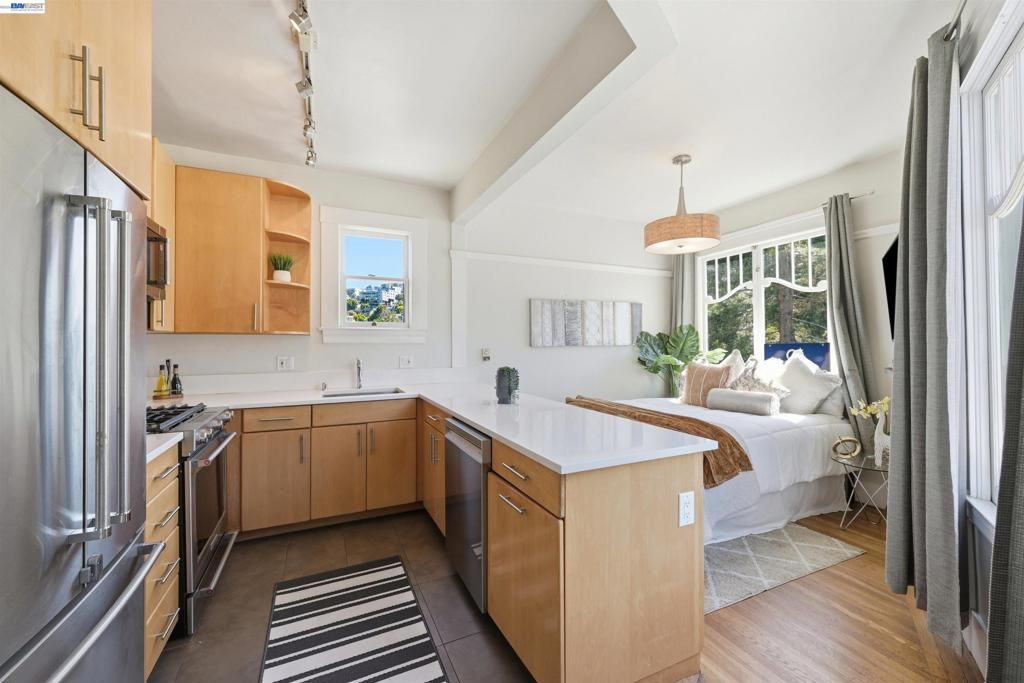 Image 16 of property listing at 2811 Market St, San Francisco, CA 94114