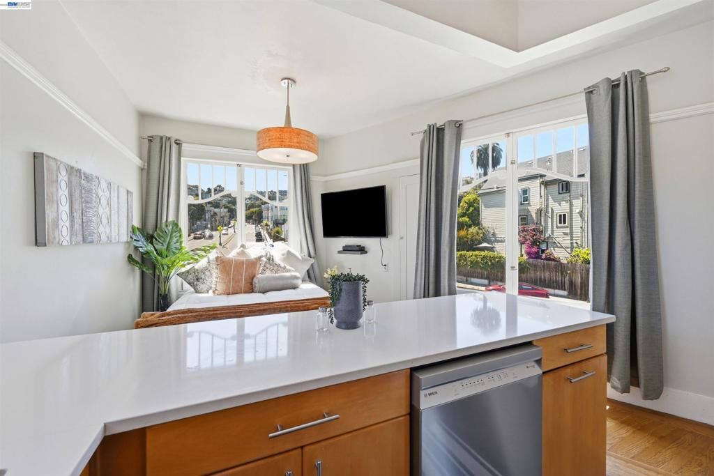 Image 19 of property listing at 2811 Market St, San Francisco, CA 94114