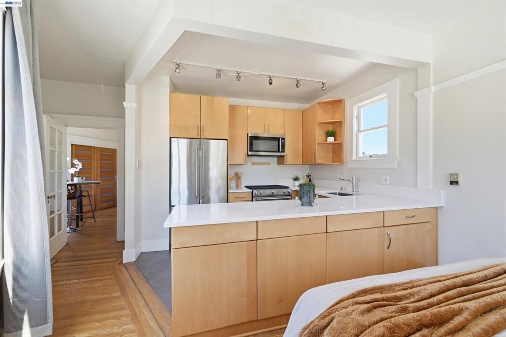 Image 20 of property listing at 2811 Market St, San Francisco, CA 94114