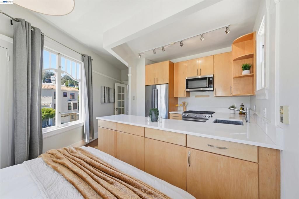 Image 21 of property listing at 2811 Market St, San Francisco, CA 94114