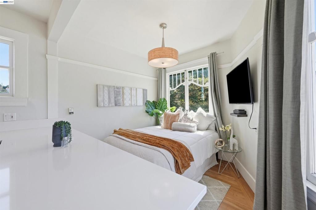Image 22 of property listing at 2811 Market St, San Francisco, CA 94114