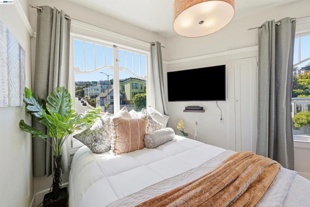 Image 23 of property listing at 2811 Market St, San Francisco, CA 94114