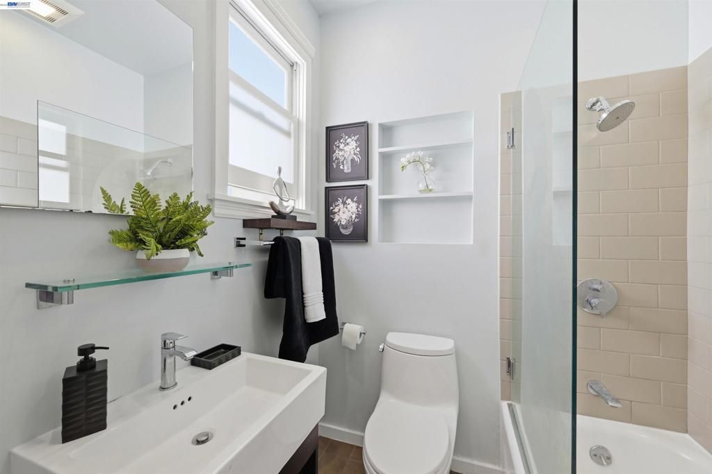 Image 27 of property listing at 2811 Market St, San Francisco, CA 94114