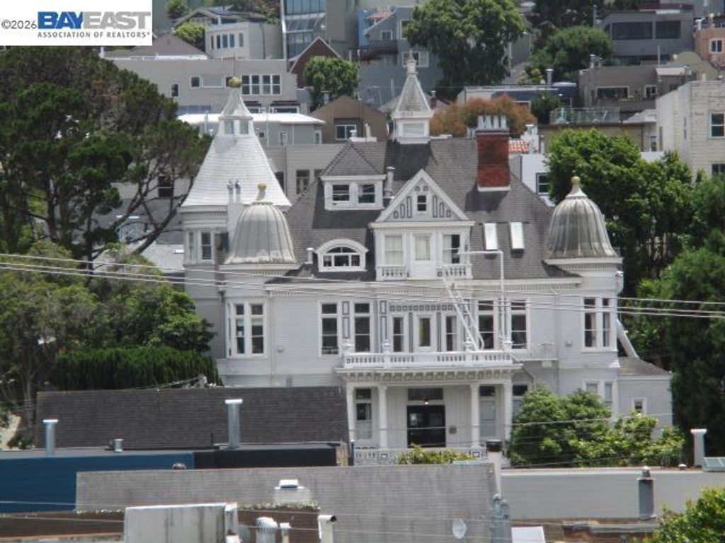 Image 34 of property listing at 2811 Market St, San Francisco, CA 94114