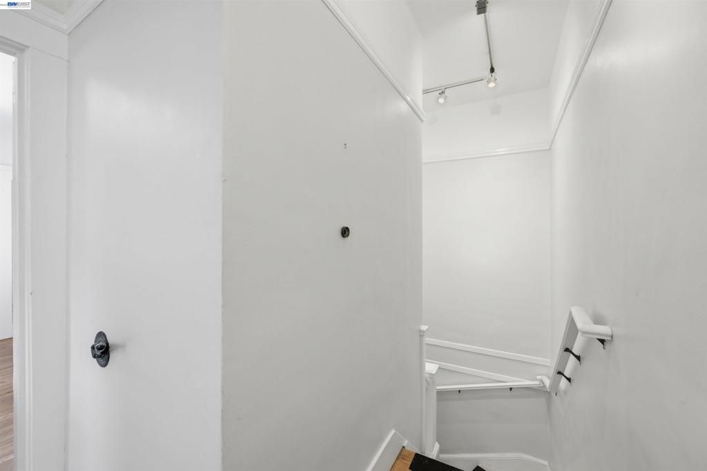 Image 9 of property listing at 2811 Market St, San Francisco, CA 94114