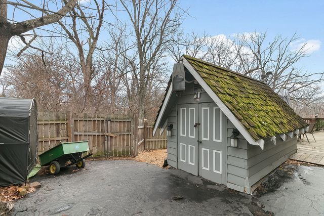 9215 S 83rd Avenue, Hickory Hills, IL 60457