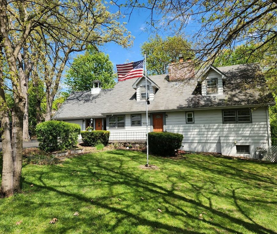 9215 S 83rd Avenue, Hickory Hills, IL 60457