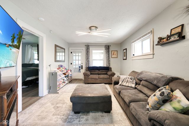 140 N 4th Avenue, Beech Grove, IN 46107