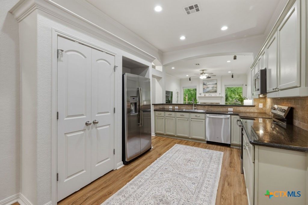 Image 16 of property listing at 3306 Spring Canyon Road, Belton, TX 76513