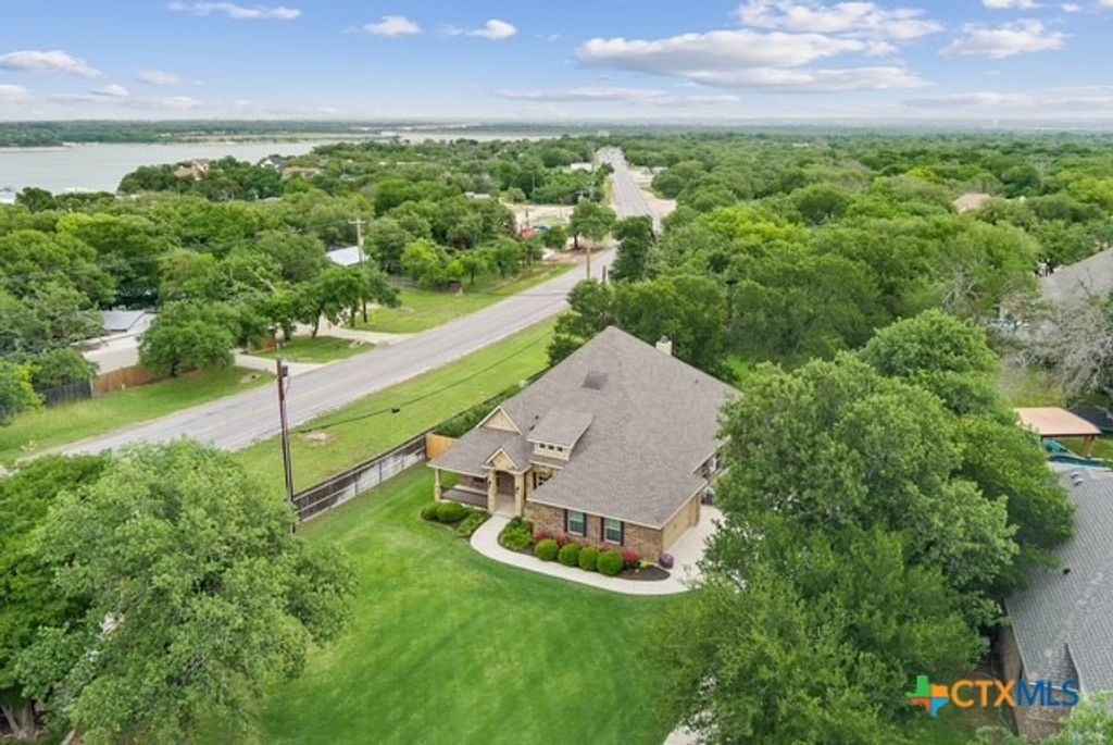 Image 7 of property listing at 3306 Spring Canyon Road, Belton, TX 76513