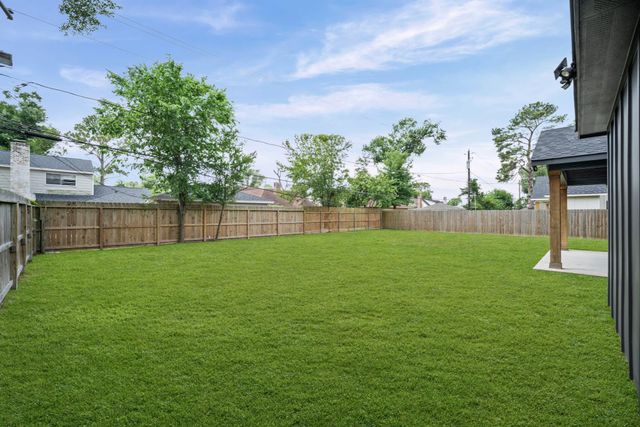 10135 Kerrwood Lane, Houston, TX 77080