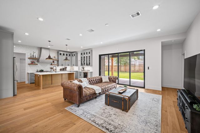 10135 Kerrwood Lane, Houston, TX 77080