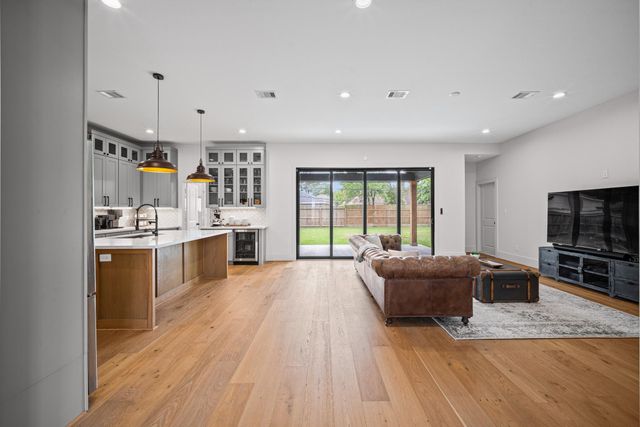 10135 Kerrwood Lane, Houston, TX 77080