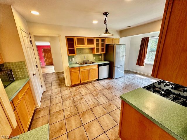 1160 Lisa Ann Drive, Akron, OH 44313