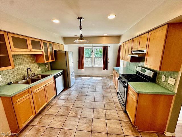1160 Lisa Ann Drive, Akron, OH 44313