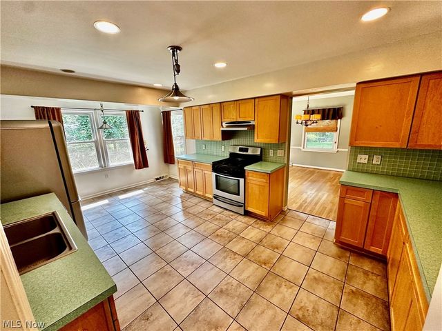 1160 Lisa Ann Drive, Akron, OH 44313