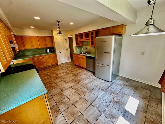 1160 Lisa Ann Drive, Akron, OH 44313