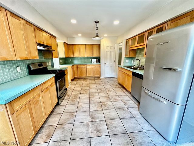 1160 Lisa Ann Drive, Akron, OH 44313