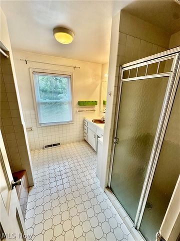 1160 Lisa Ann Drive, Akron, OH 44313