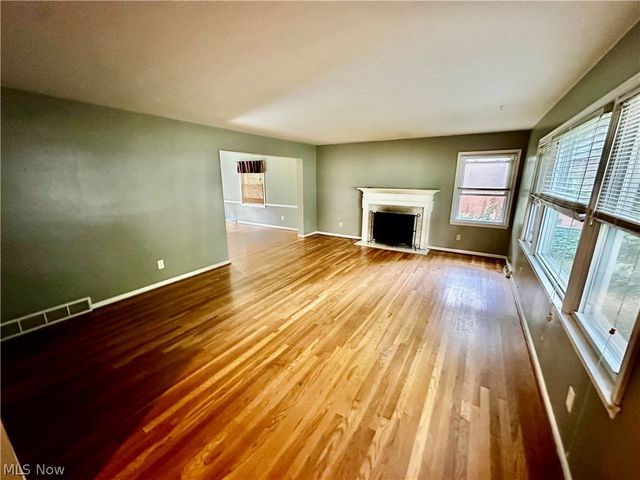 1160 Lisa Ann Drive, Akron, OH 44313