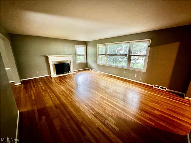 1160 Lisa Ann Drive, Akron, OH 44313