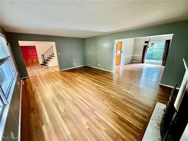 1160 Lisa Ann Drive, Akron, OH 44313