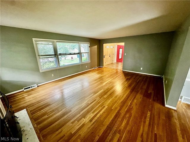 1160 Lisa Ann Drive, Akron, OH 44313