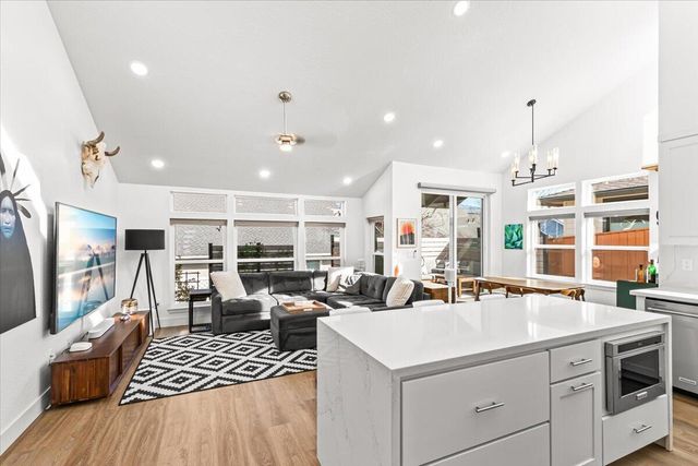 1259 Hagen Way, Ashland, OR 97520