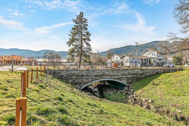 1259 Hagen Way, Ashland, OR 97520