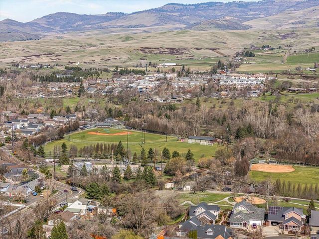 1259 Hagen Way, Ashland, OR 97520