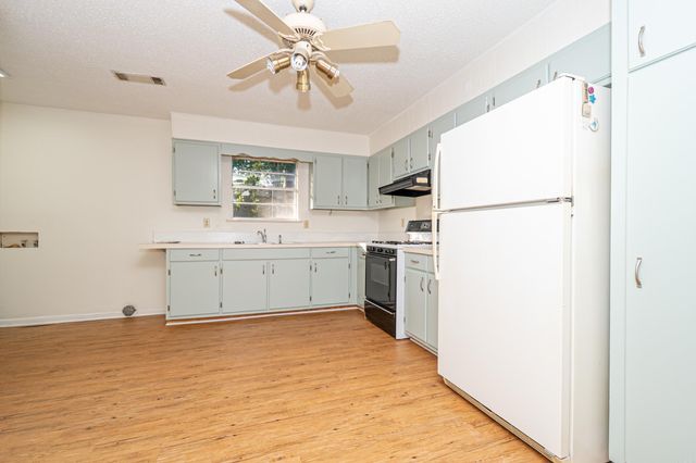 254 Parkers Chapel Rd, El Dorado, AR 71730
