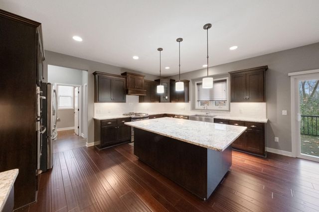 16810 51st Place N, Plymouth, MN 55446