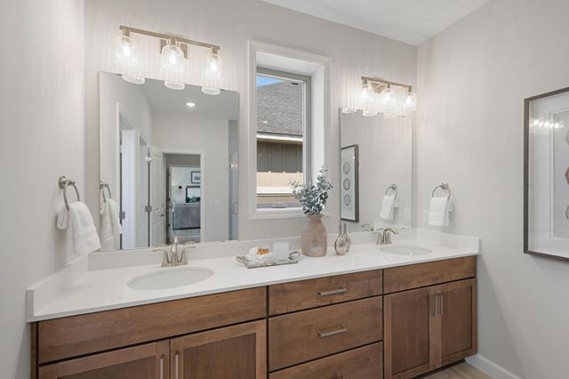 17755 Ellsworth Drive, Lakeville, MN 55044