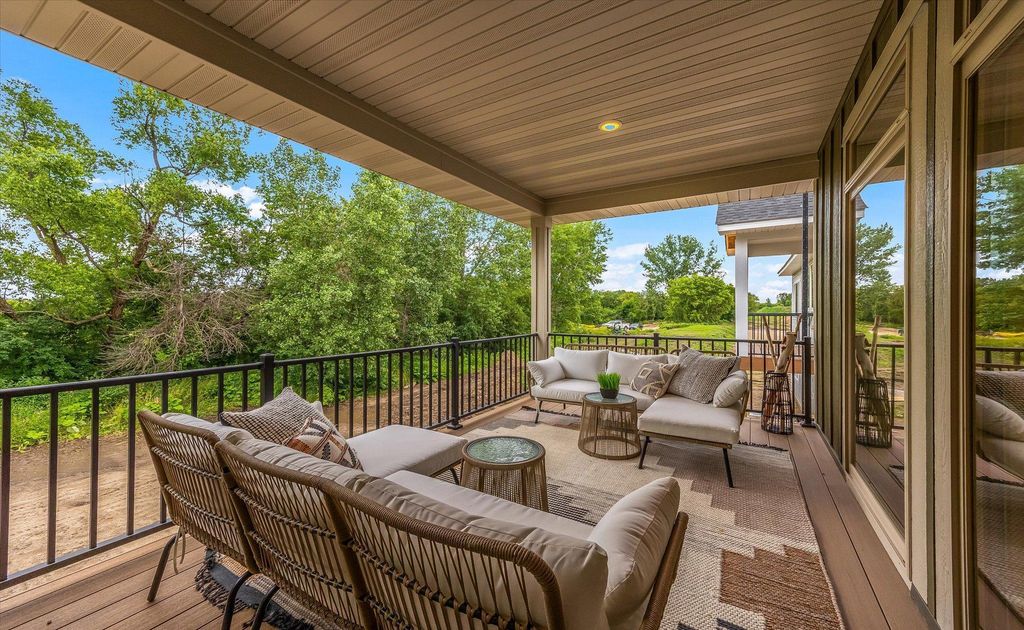 17755 Ellsworth Drive, Lakeville, MN 55044