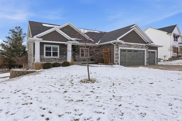 3004 Forrest Meadow Lane, Hiawatha, IA 52233