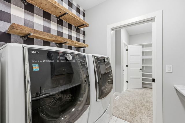 3004 Forrest Meadow Lane, Hiawatha, IA 52233