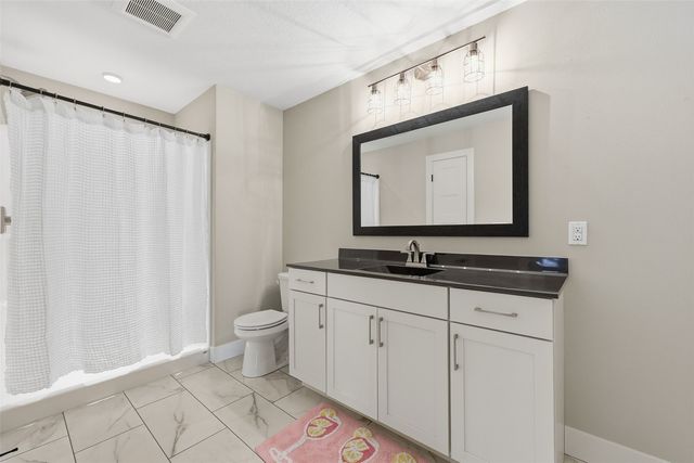 3004 Forrest Meadow Lane, Hiawatha, IA 52233